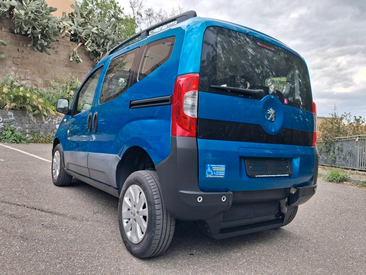 Peugeot Bipper Pianale ribassato con rampa disabili in carrozzina