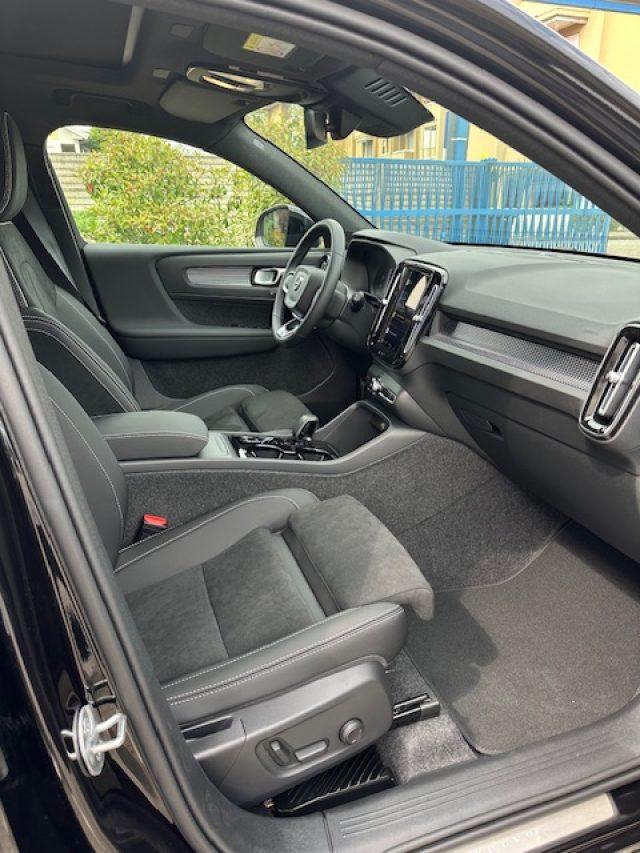 VOLVO XC40 B4 automatico Ultra Black Edition