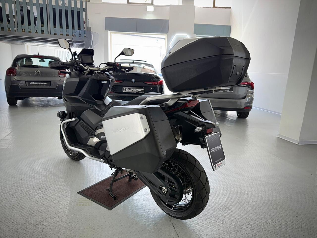 Honda X-ADV 750 con travel pack