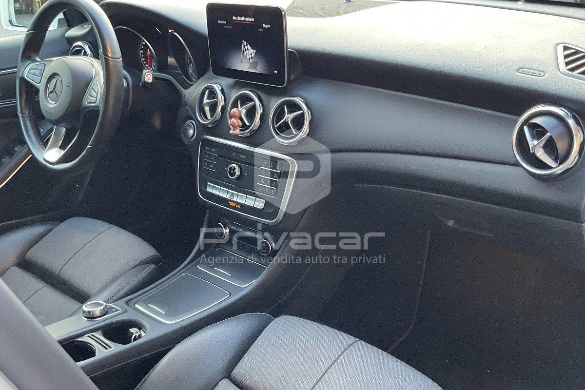 MERCEDES GLA 200 Premium