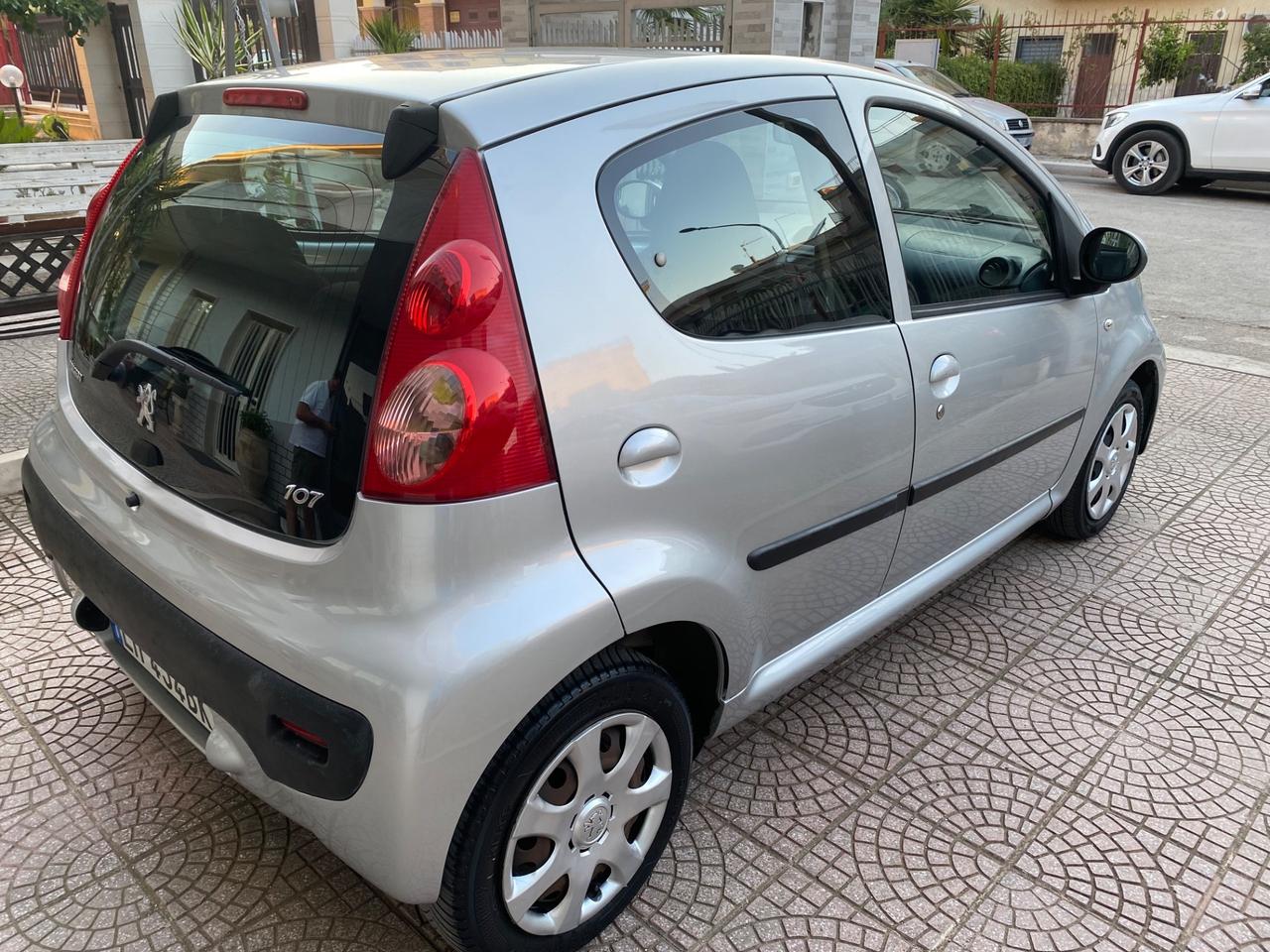 Peugeot 107 1.0 68CV 5p. Allure