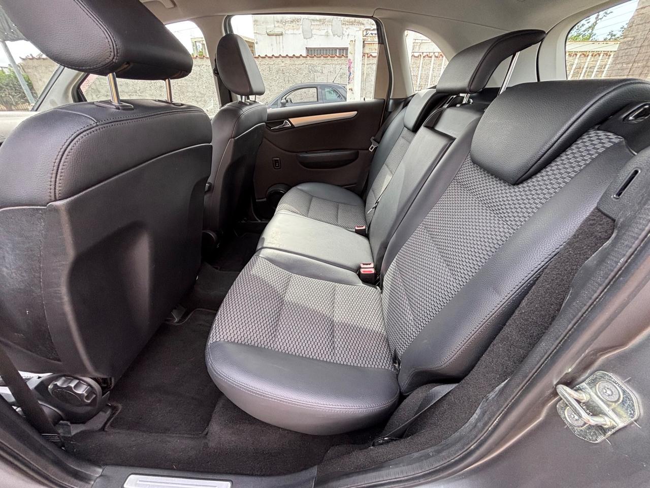 MERCEDES CLASSE B-180 PREMIUM NUOVISSIMO