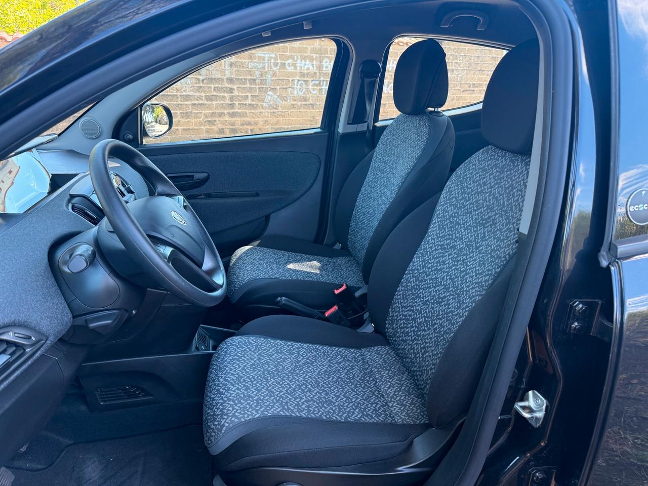 Lancia Ypsilon hybrid