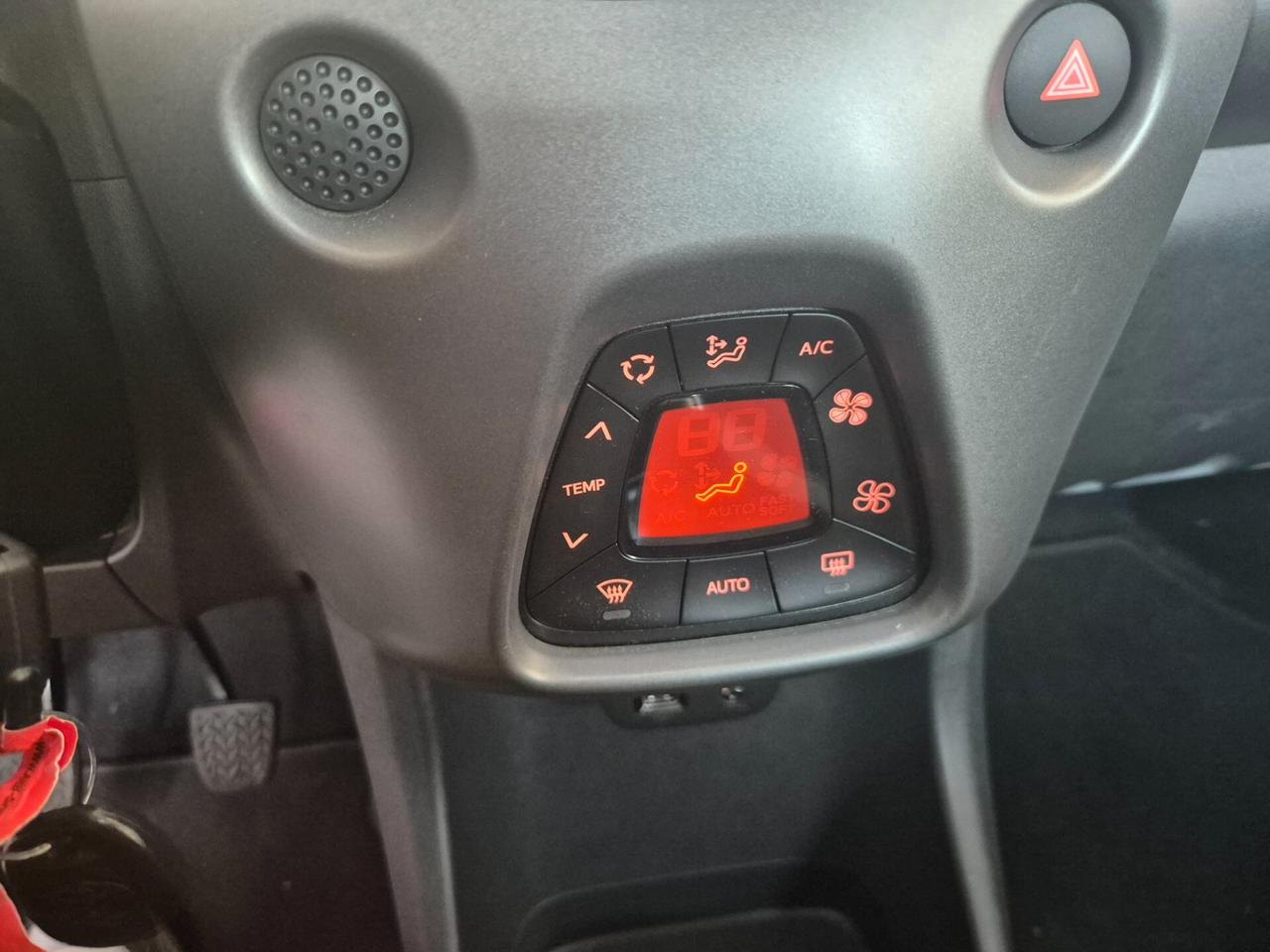 Toyota Aygo Connect 1.0 VVT-i 72 CV 5 porte x-play