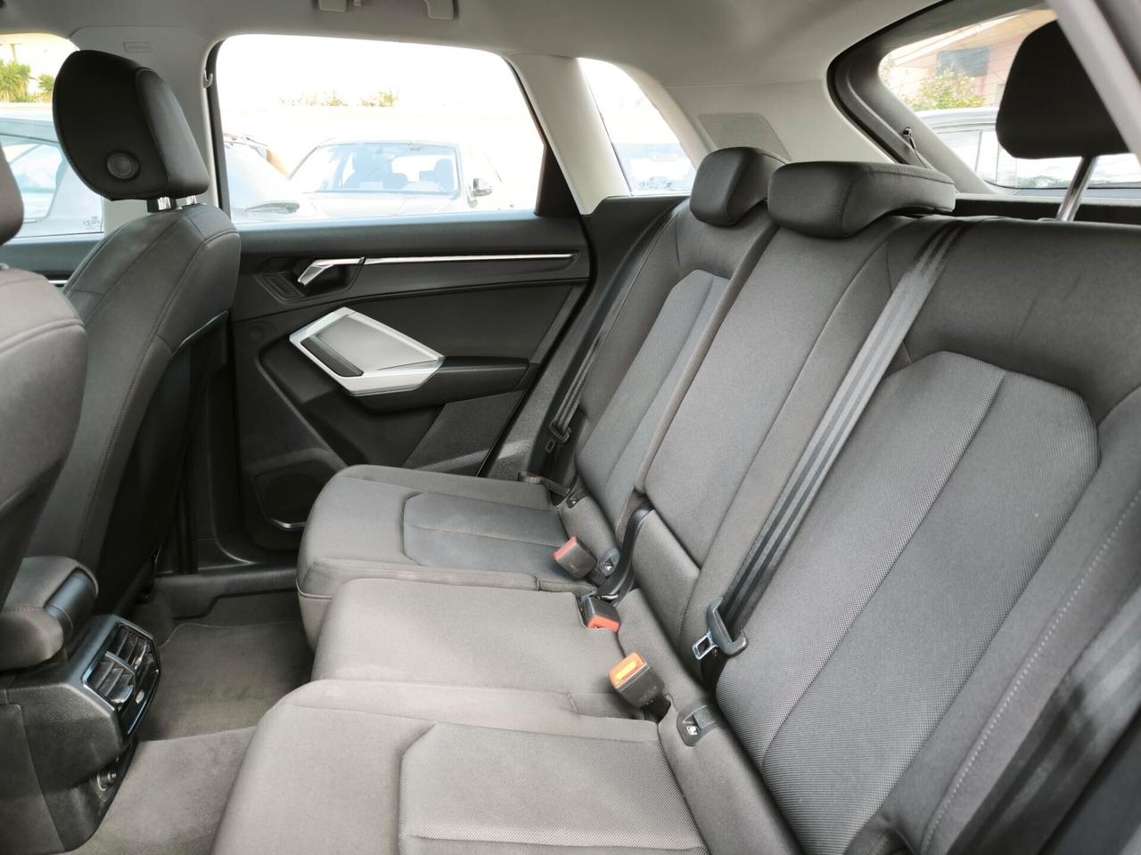 Audi Q3 35 TDI Business