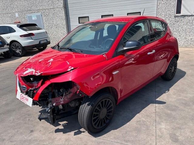 Lancia Ypsilon 1.0 FireFly 5 porte S&S Hybrid Silver
