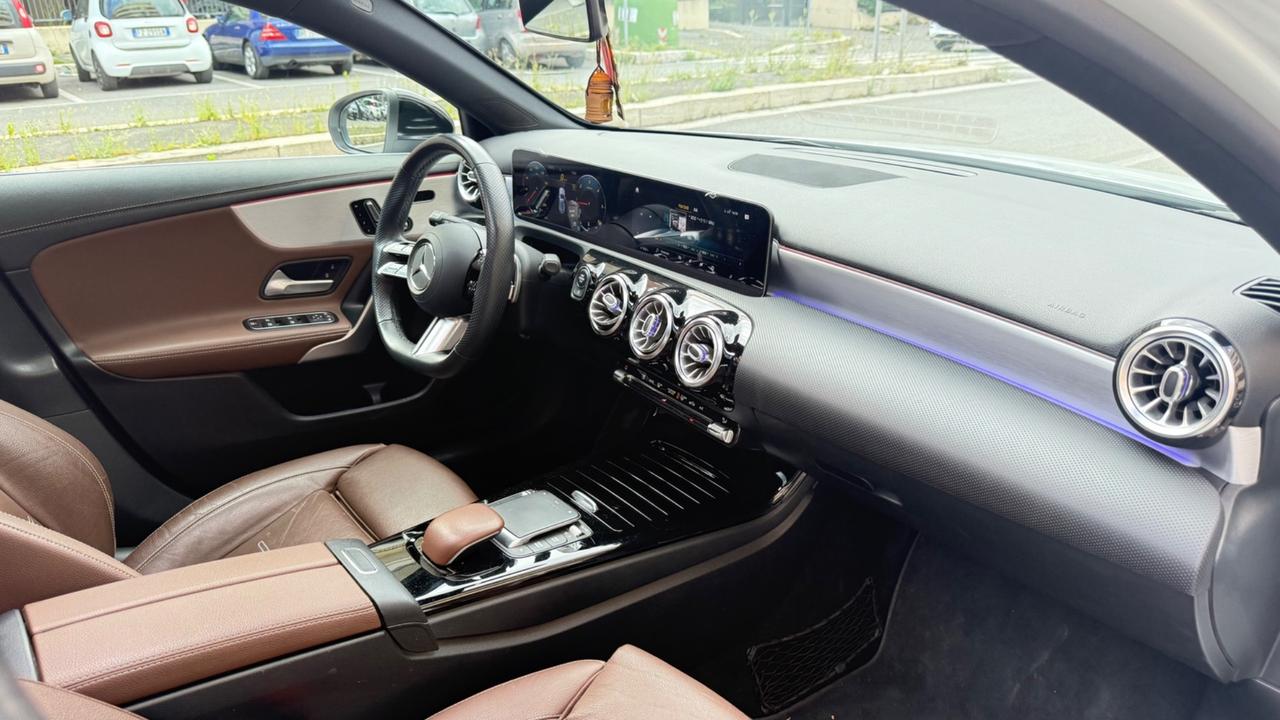 Mercedes-benz A 180 A 180 d Automatic Premium LED NAVI PELLE TETTO APRIBILE PACCHETTO LUCI PDC CERCHI 19 COCKPIT