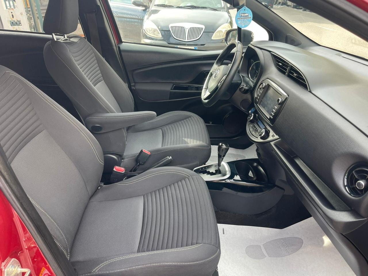 Toyota Yaris 1.5 Hybrid 5 porte Cool Red Edition