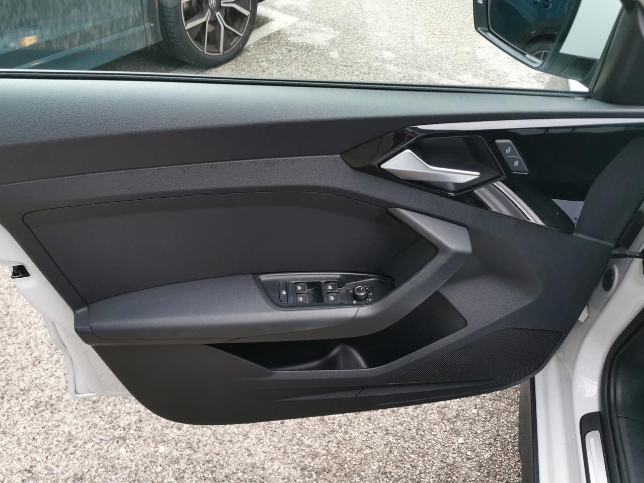 Audi A1 citycarver 30 TFSI 110cv S tronic Identity Contrast