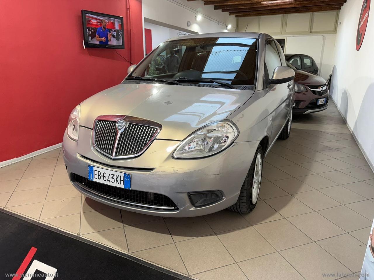 LANCIA Ypsilon 1.3 MJT 75 CV Versus