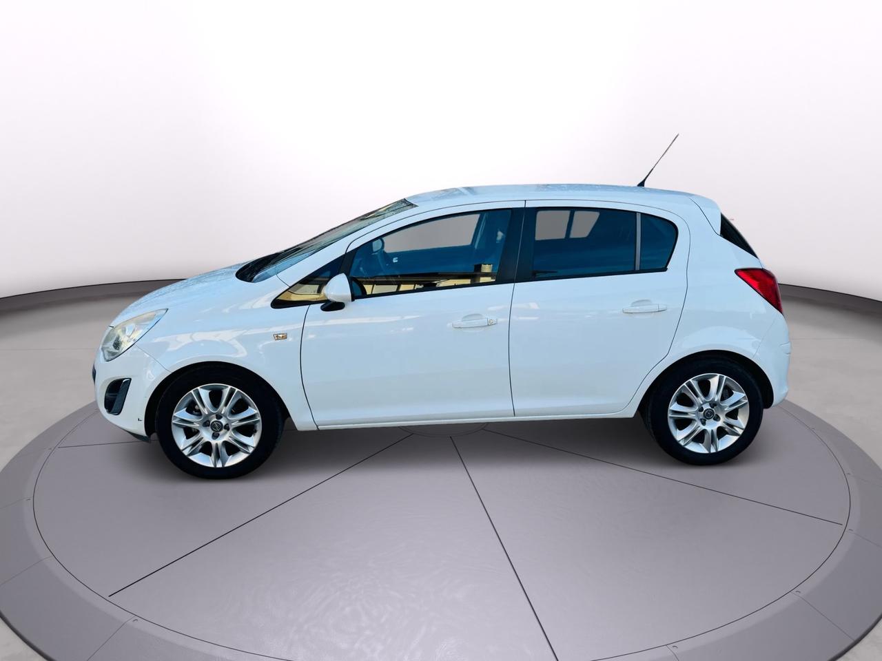 Opel Corsa 1.2 benzina gpl anno 2013