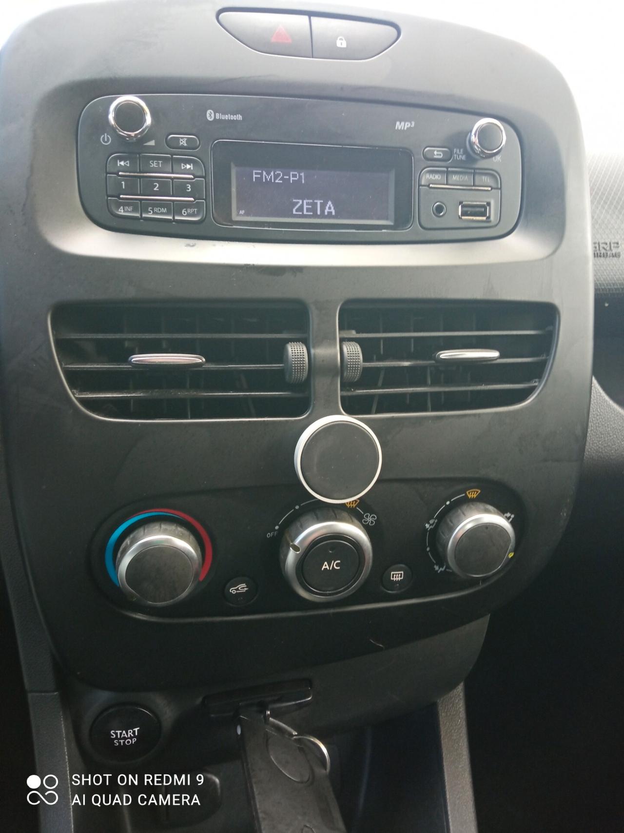 Renault Clio 1.2 75CV 5 porte AUTHENTIC NEOPATENTATI