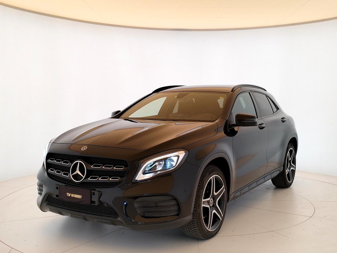 Mercedes-benz GLA 180 Night Edition- NEOPATENTATI