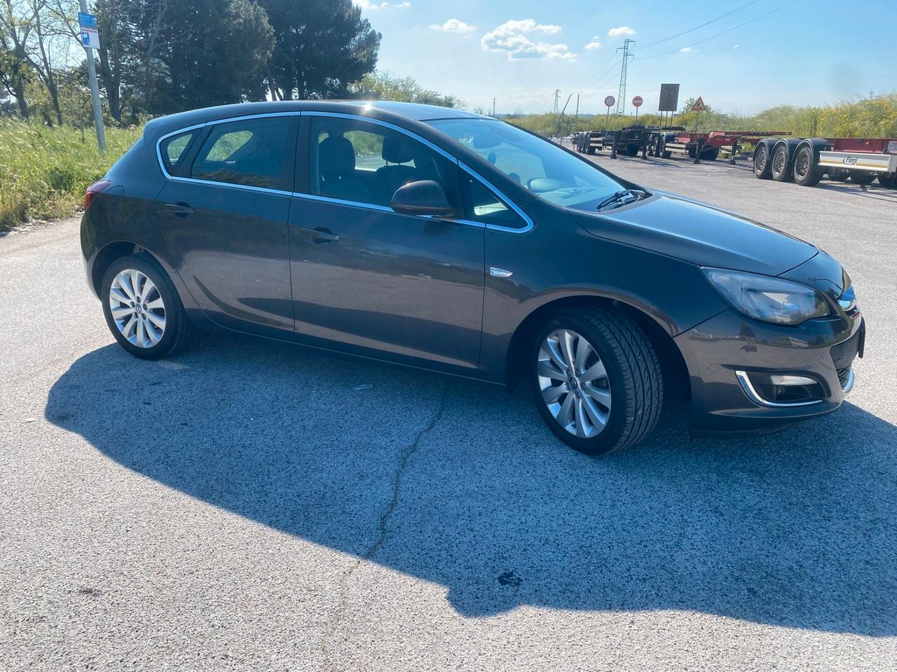 Opel Astra 1.4 Turbo 140CV 5 porte GPL Tech Cosmo