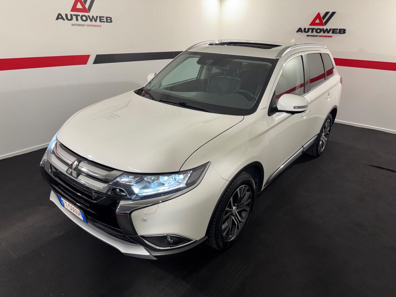 Mitsubishi Outlander 2.2 DI-D 4WD Instyle Plus SDA 7 posti