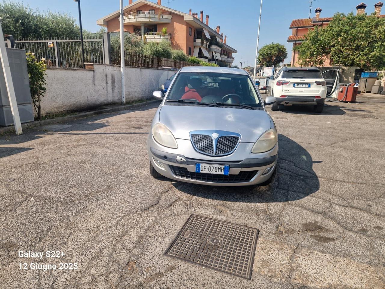Lancia Ypsilon 1.3 MJT 75 CV Argento