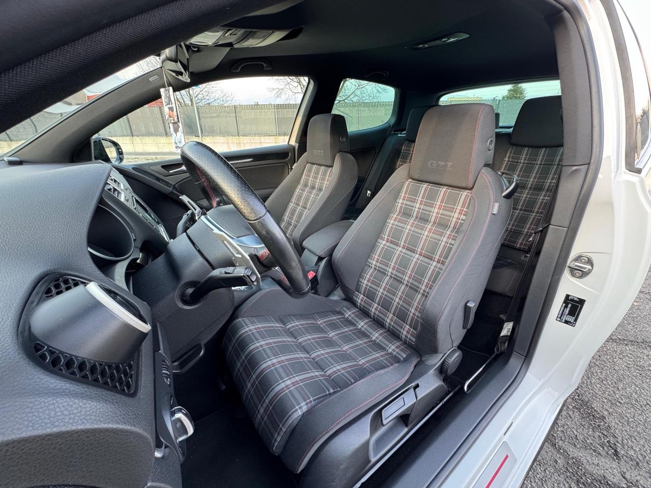Volkswagen Golf GTI 6 2.0 Tsi DSG
