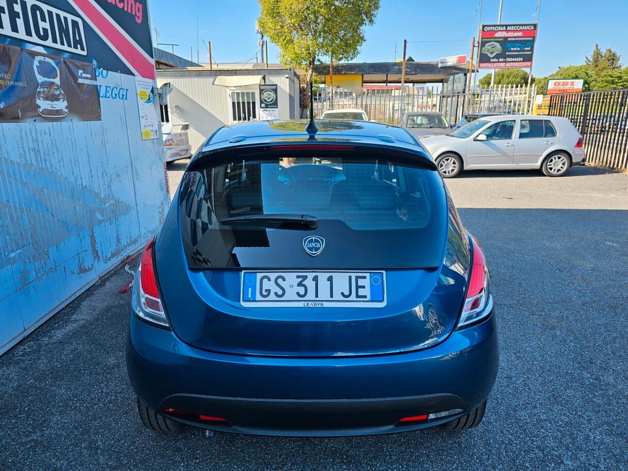 Lancia Ypsilon 2023 Noleggio BREVE termine