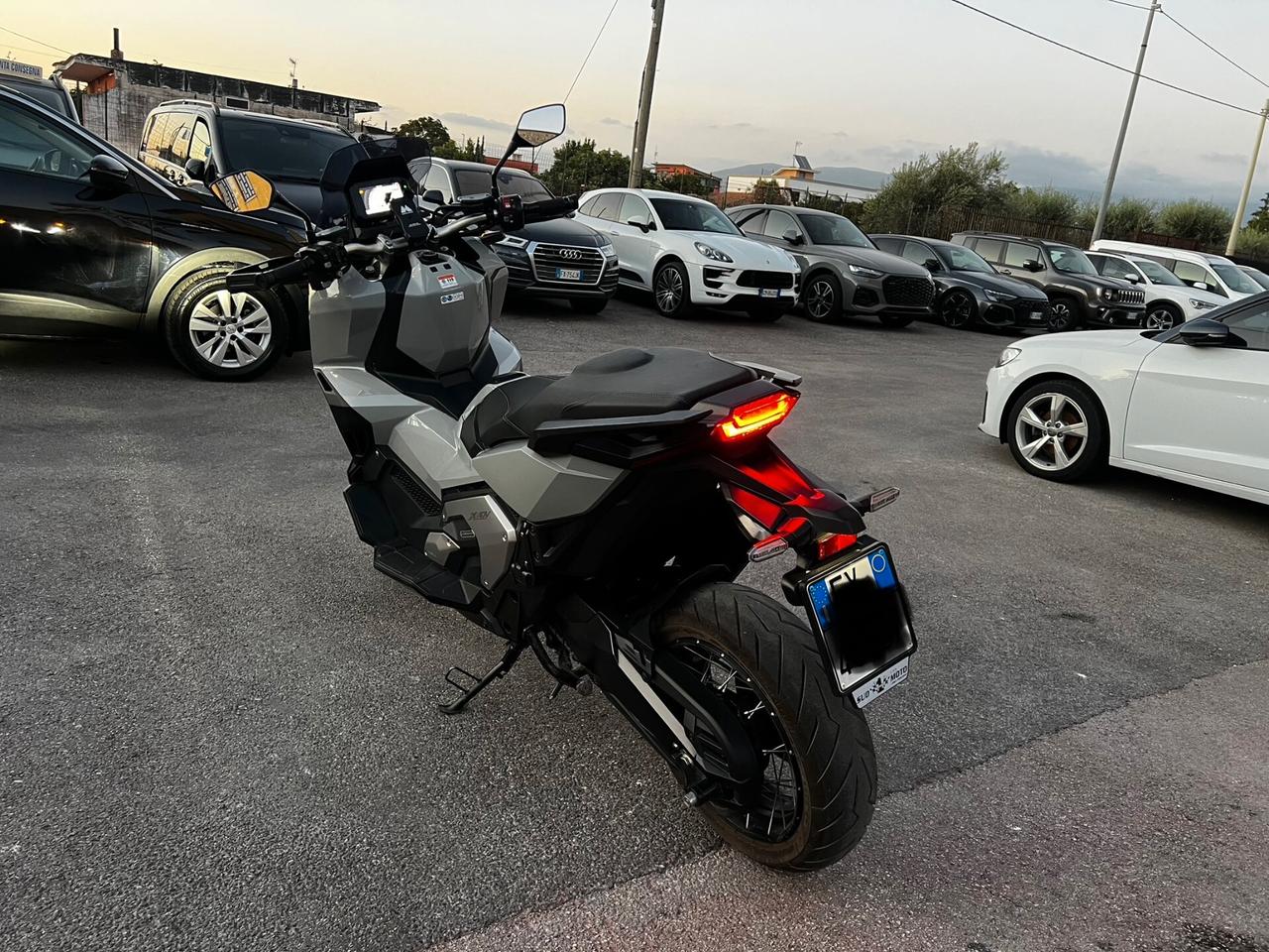 Honda X-ADV 750 Fulled- PARI AL NUOVO