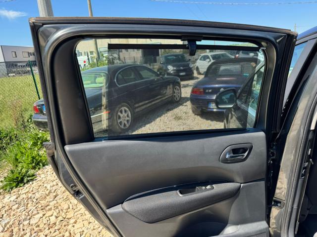 PEUGEOT 5008 1.6 HDi 112CV Business