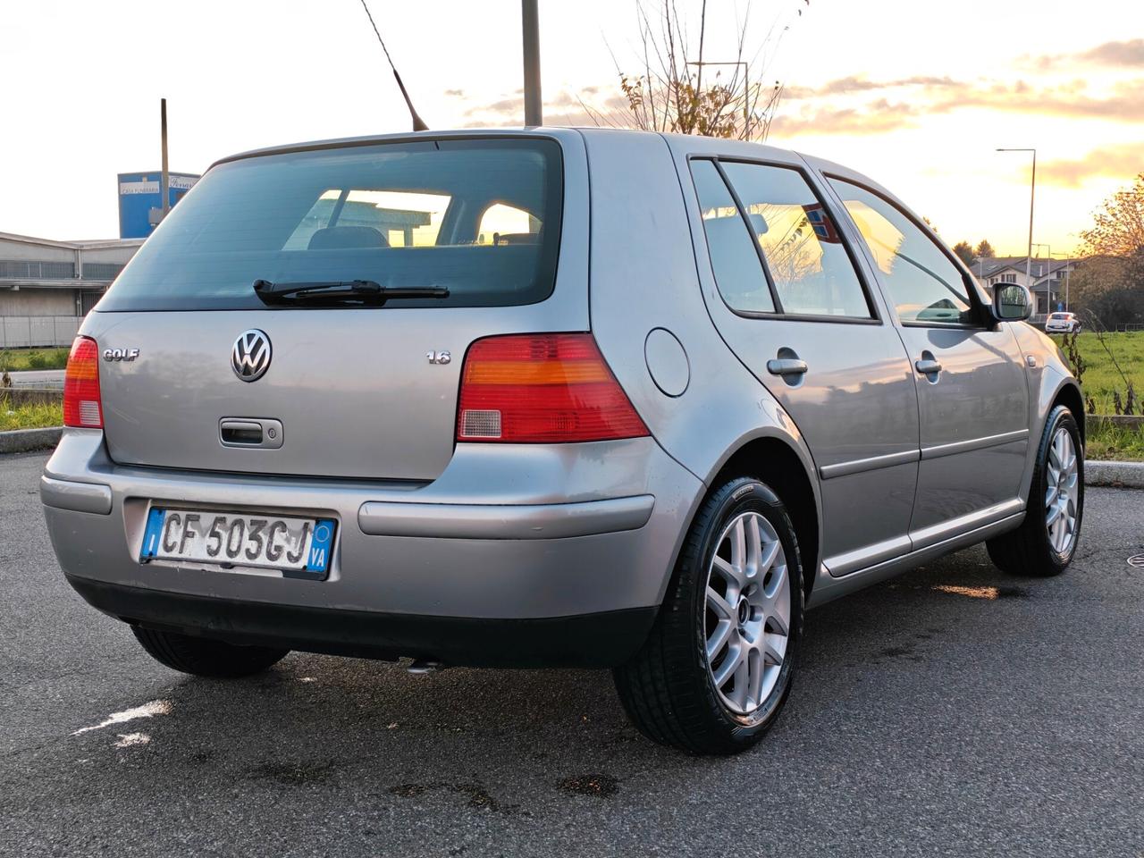 Volkswagen Golf 1.6 BENZINA 105cv Highline
