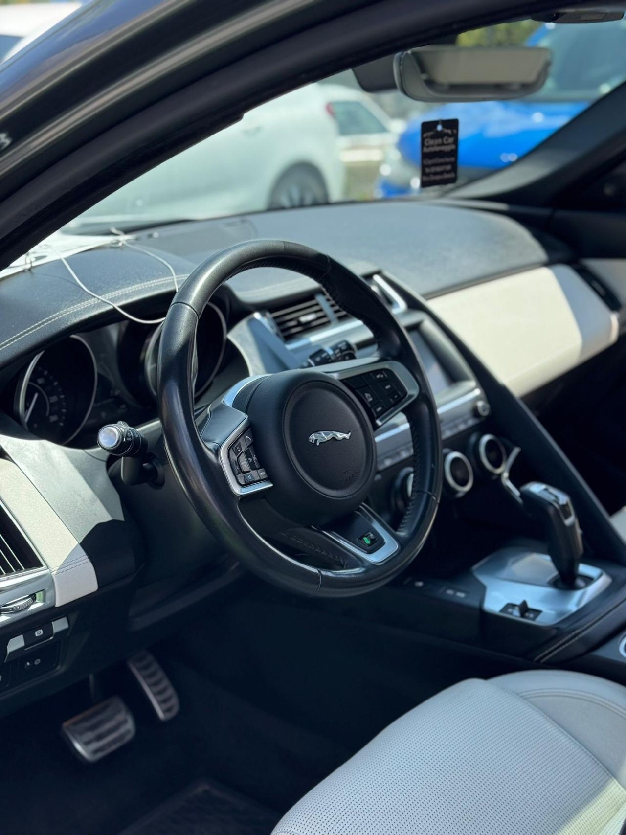 Jaguar E-Pace 2.0D 150 CV AWD aut. R-Dynamic S + Panorama