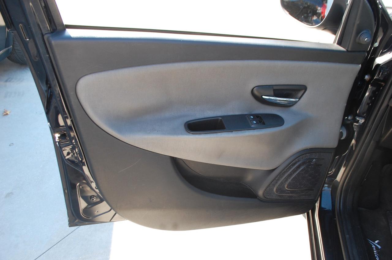 Lancia Ypsilon 1.2 gpl 69CV Ecochic Uff. Italy