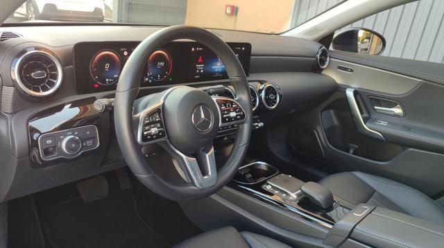 MERCEDES-BENZ CLA 200 d Automatic Sport TETTO-PELLE-GANCIO