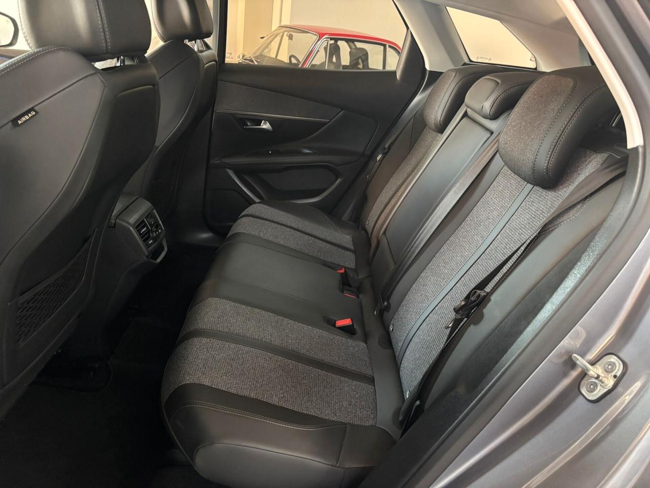 Peugeot 3008 BlueHDi 130 EAT8 Allure