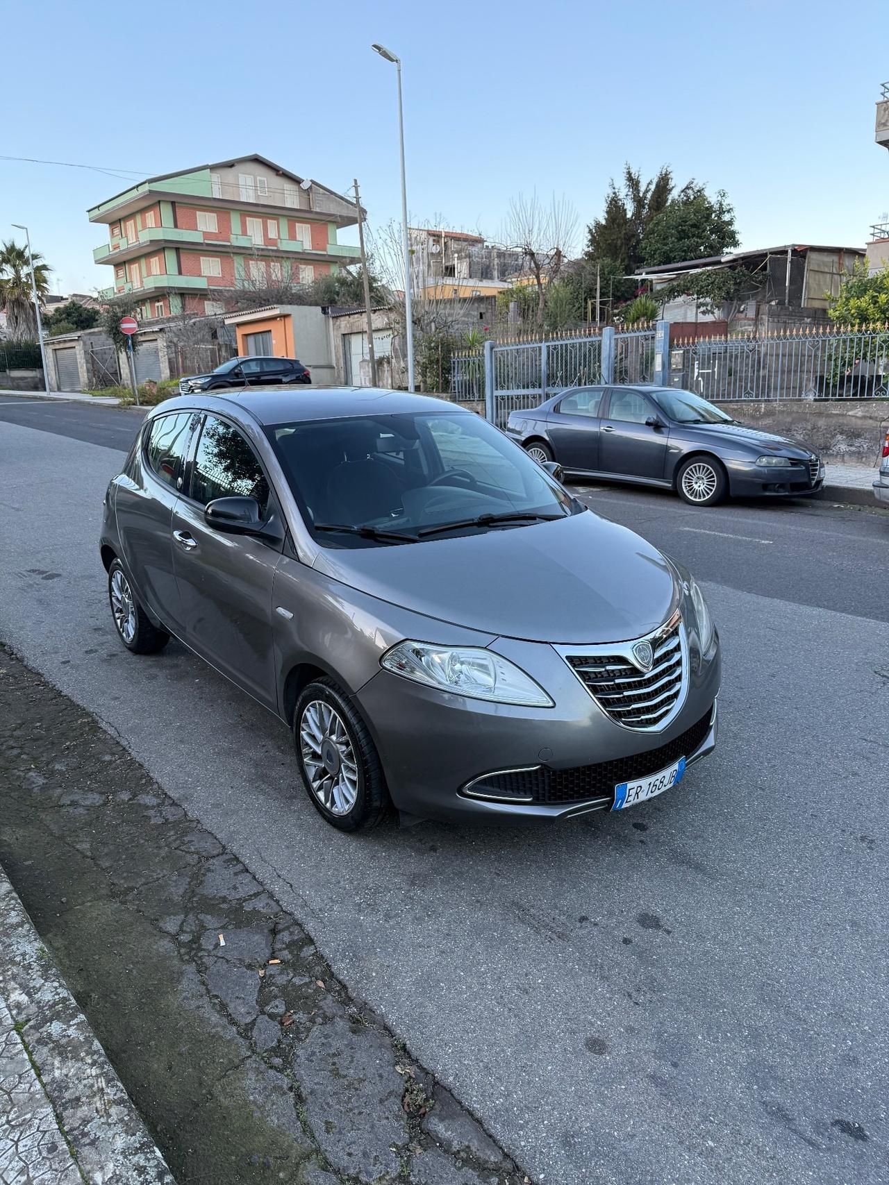 Lancia Ypsilon 1.2 69 CV 5 porte GPL Ecochic Platinum