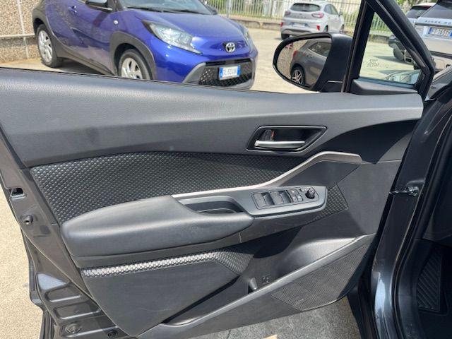 TOYOTA C-HR 1.8 Hybrid E-CVT Business