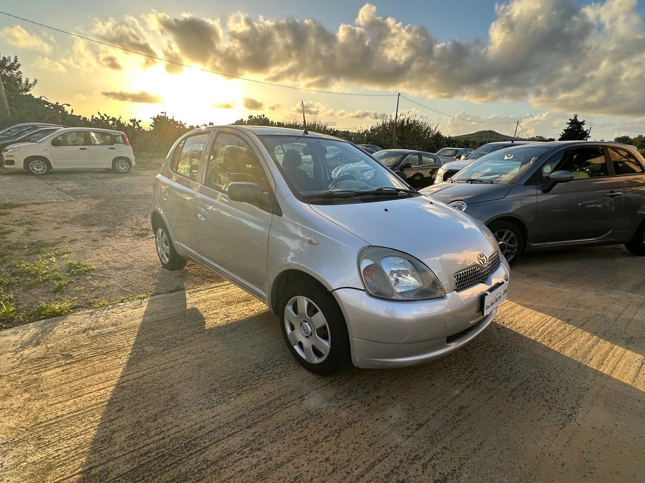 Toyota Yaris 1.0i 16V cat 5 porte Sol