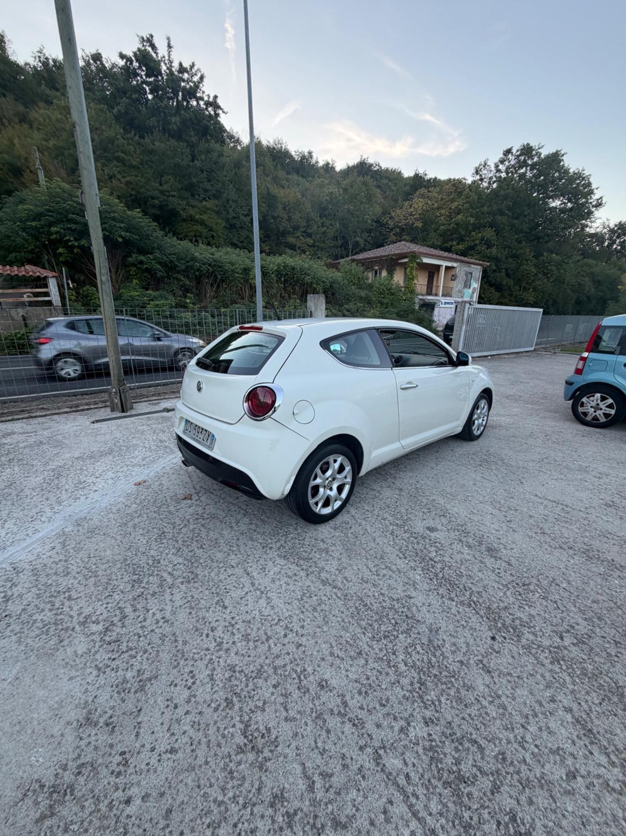 Alfa Romeo MiTo 1.6 JTDm 16V Distinctive Premium Pack