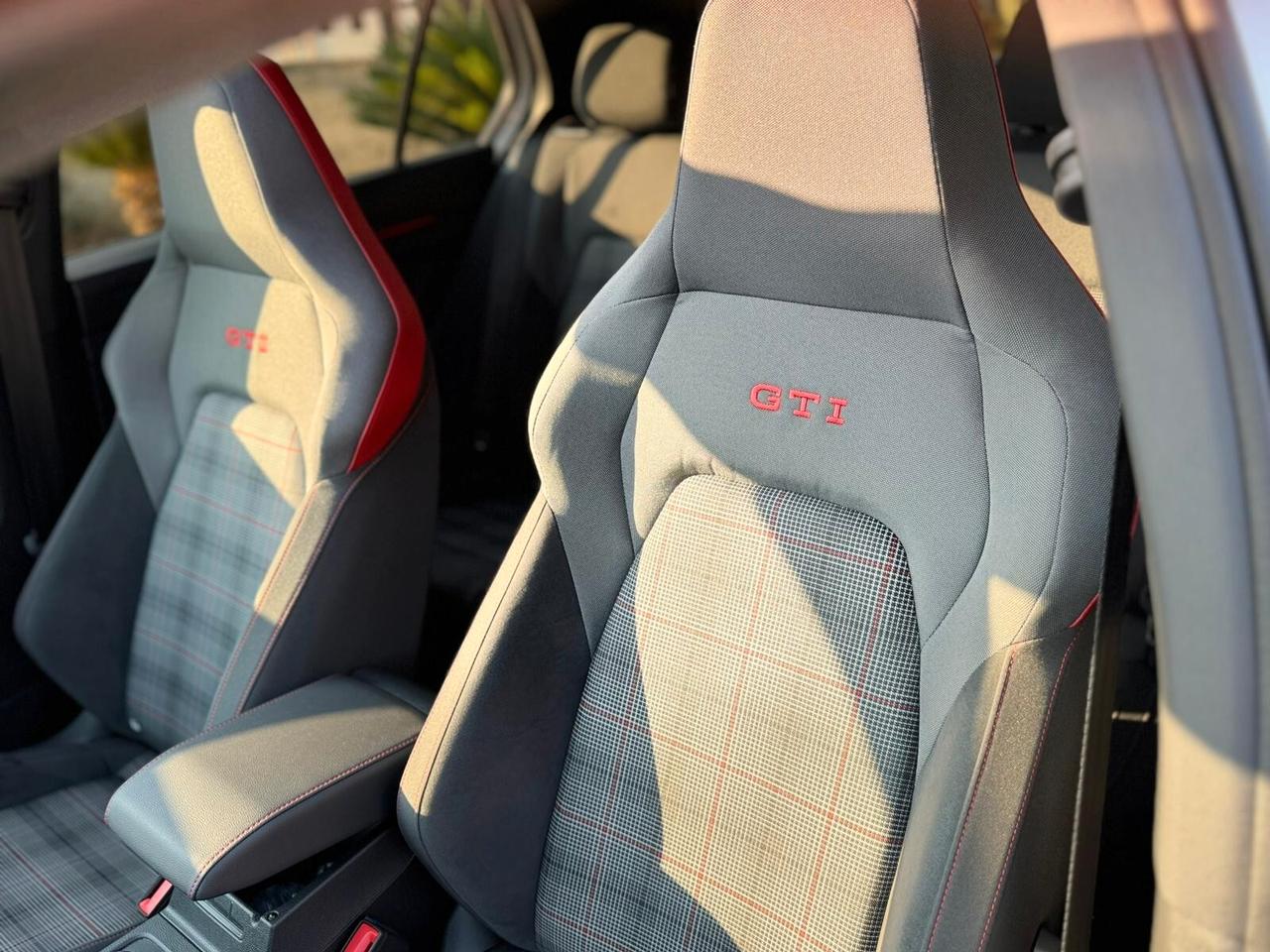 Volkswagen Golf GTI 2.0 TSI DSG