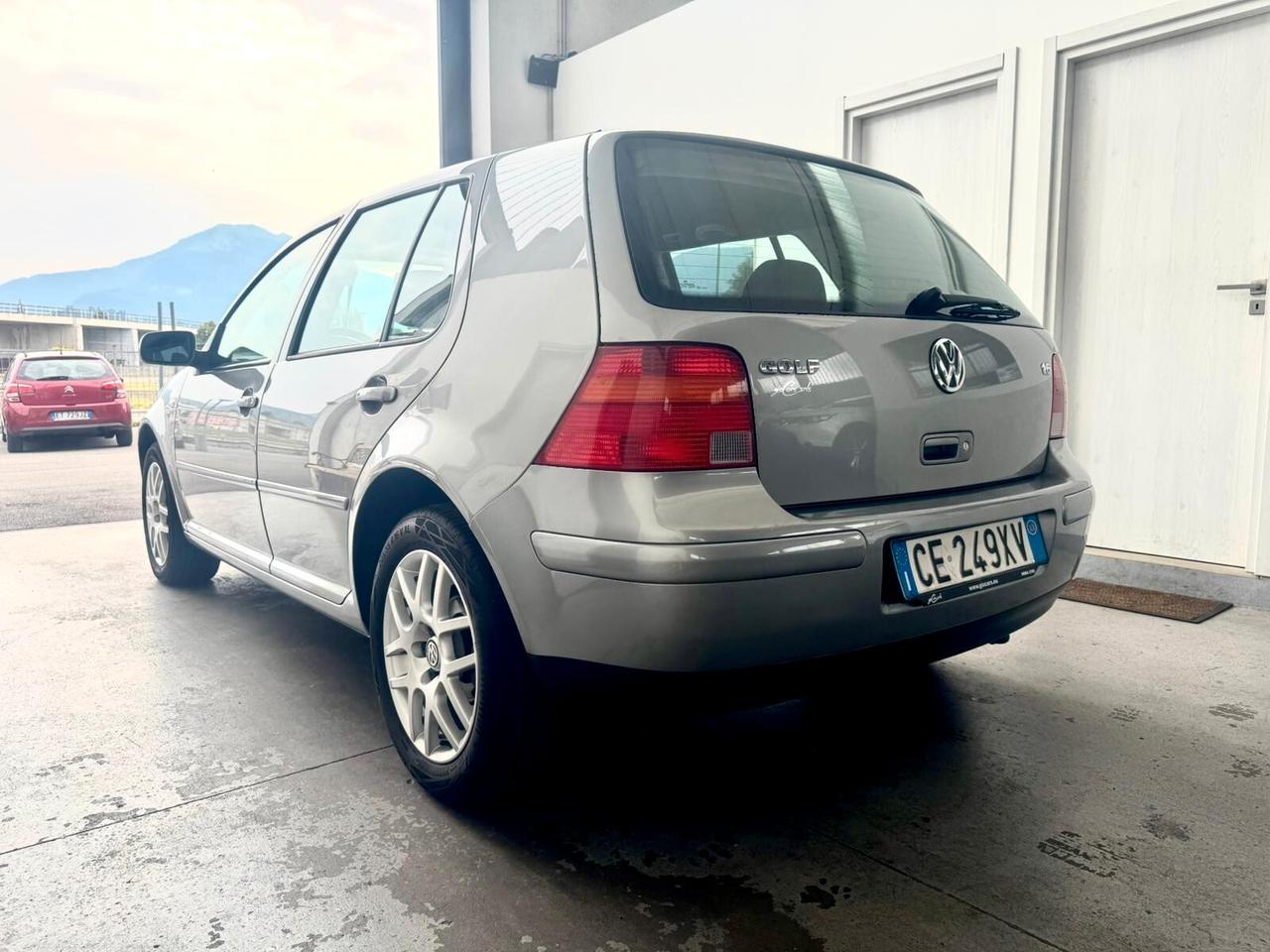 Volkswagen Golf 1.6 16V cat 5p. Highline