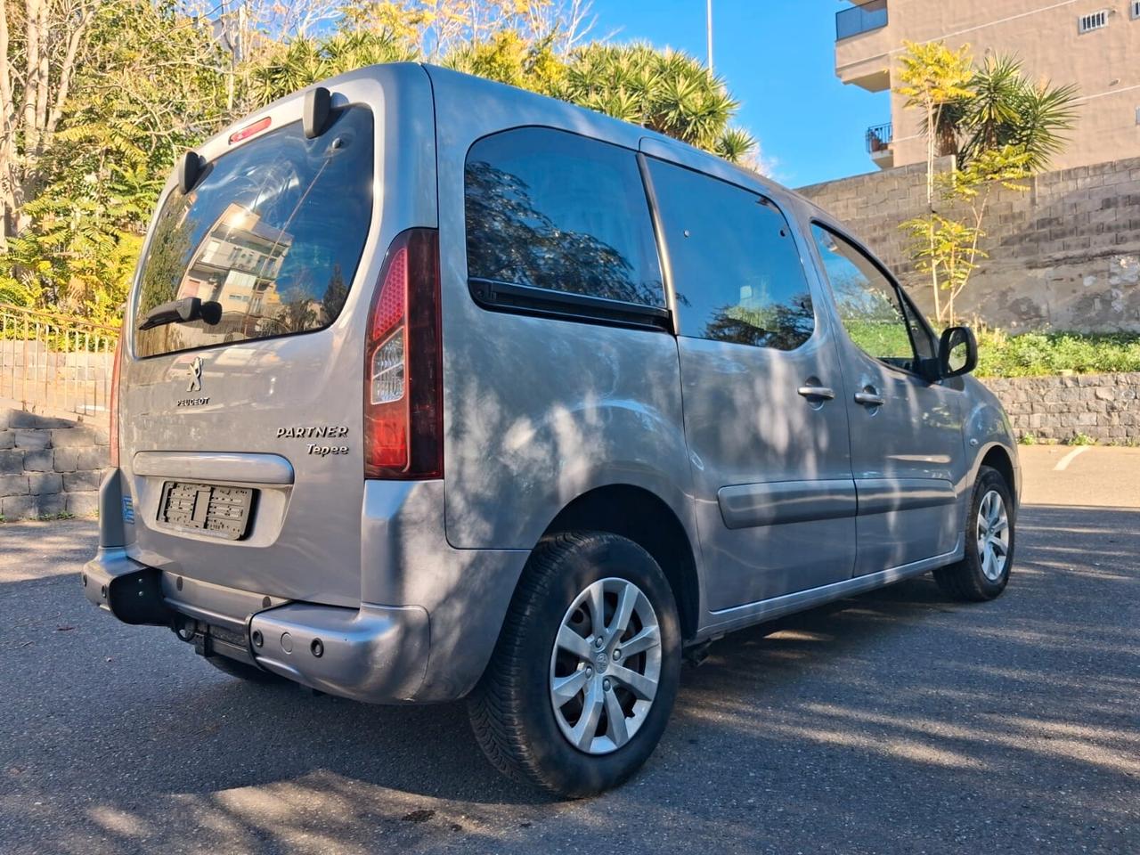 Peugeot Partner Pianale ribassato con rampa disabili in carrozzina