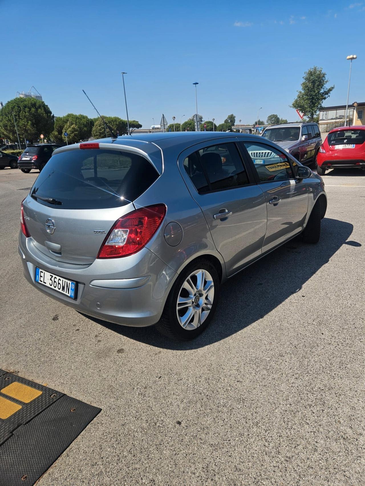 Opel Corsa 1.4 16V GPL Pari al nuovo!