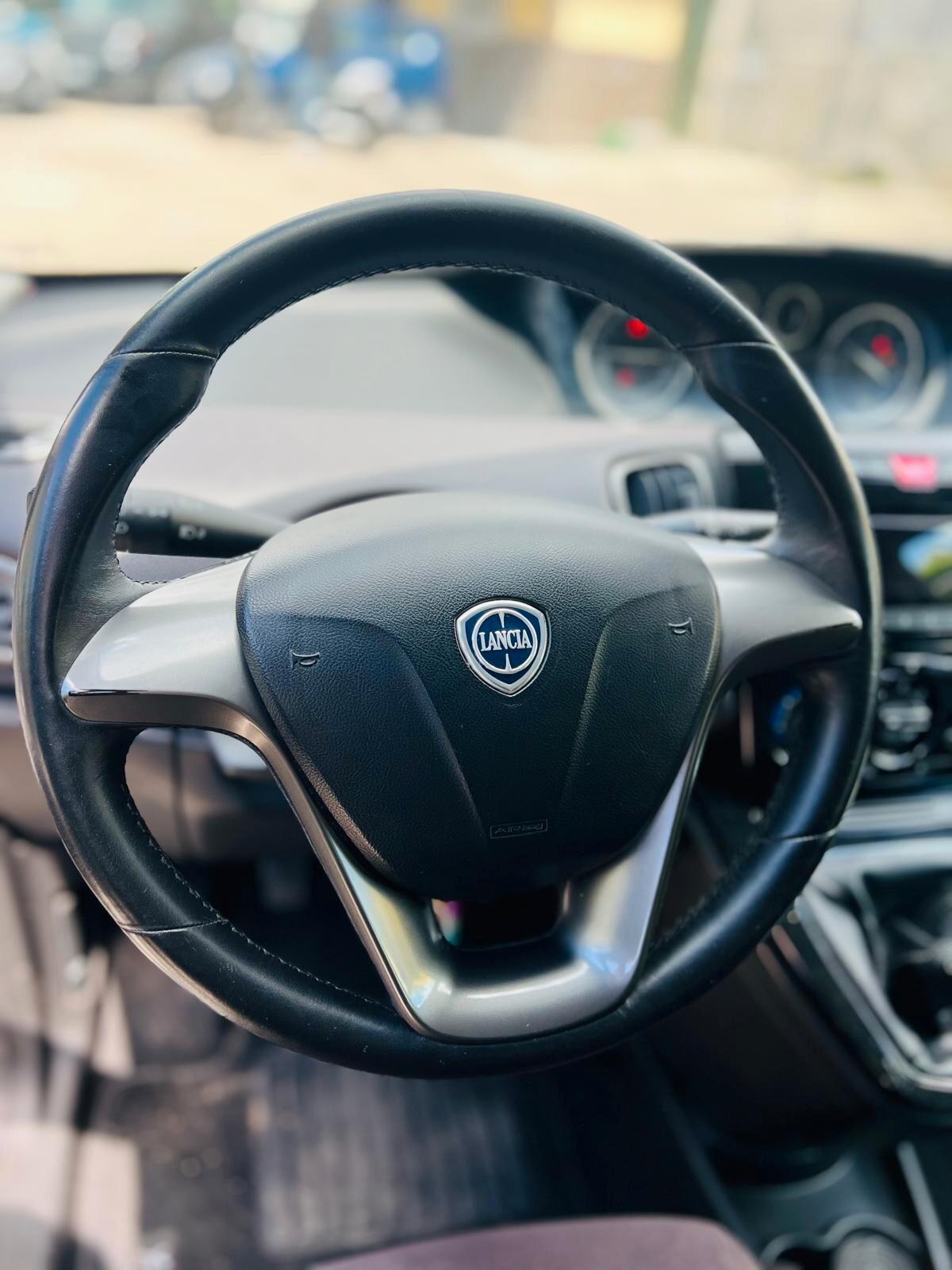 Lancia Ypsilon 1.3 MJT 16V 95 CV 5 porte S&S Platinum - 2011