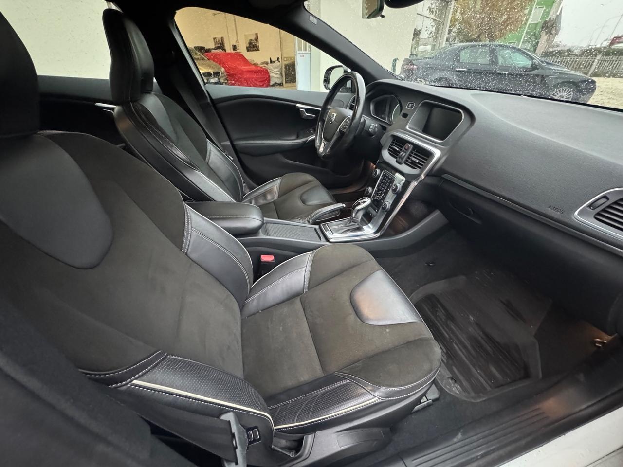 Volvo V40 D2 1.6 Powershift R-design Kinetic