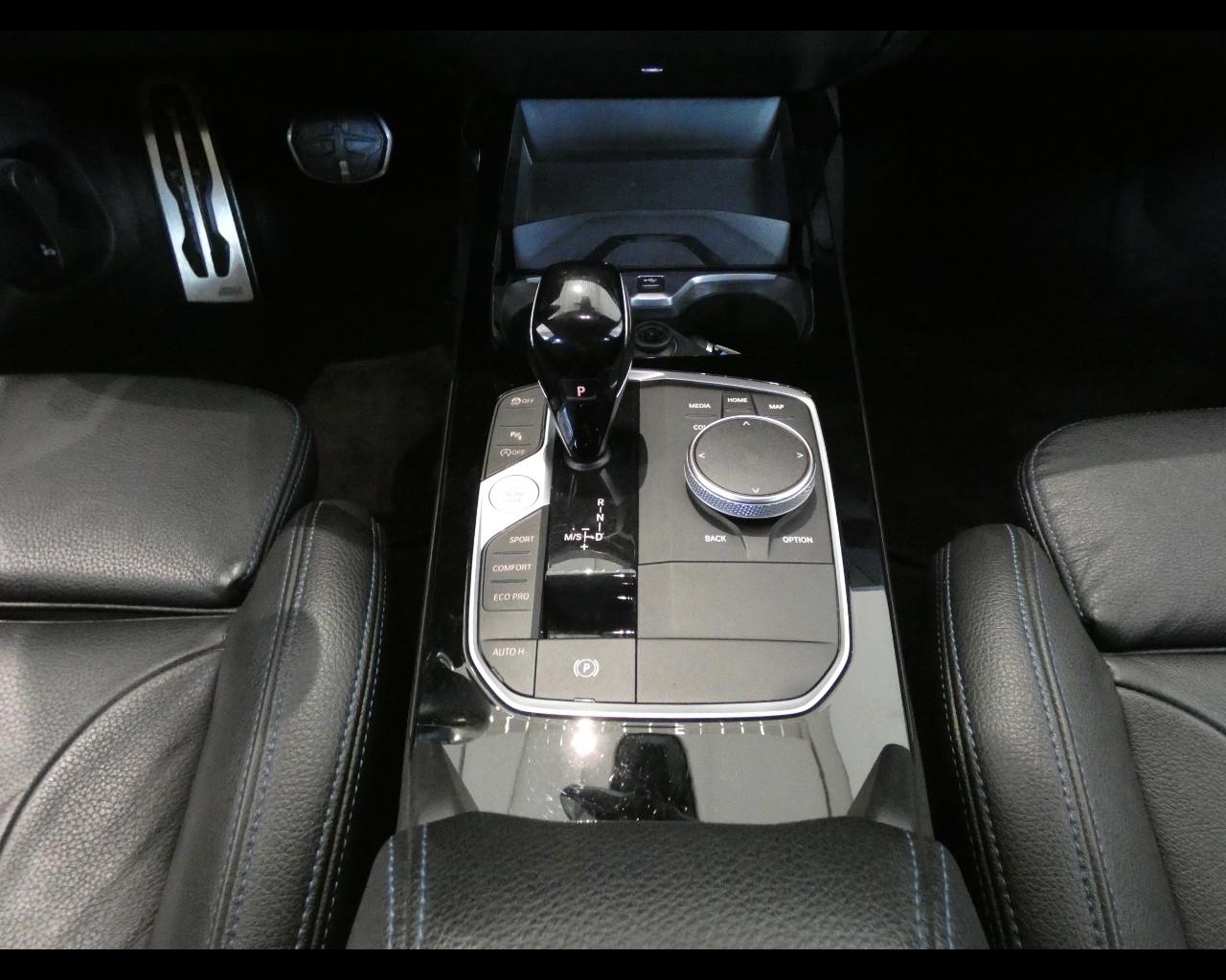 BMW Serie 1 (F40) - M 135i xDrive