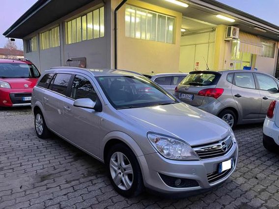 OPEL Astra 1.6 16V VVT Station Wagon Enjoy