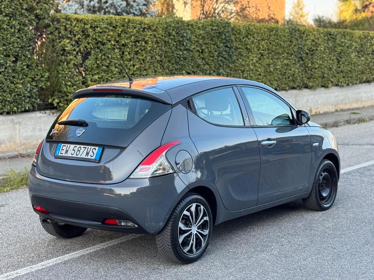 Lancia Ypsilon 1.2 69 CV 5 porte S&S Platinum