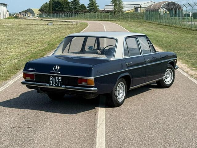 Mercedes 200/8 W115 '68 Prima Serie
