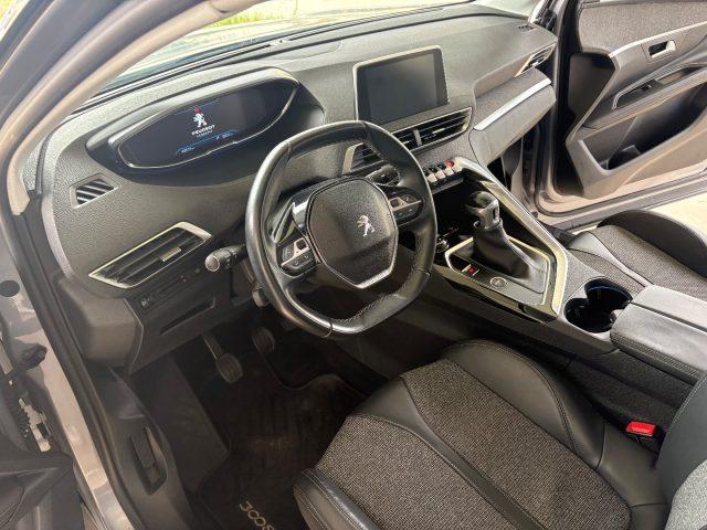 PEUGEOT 3008 PureTech 130 Allure POCHI CHILOMETRI TENUTA BENE