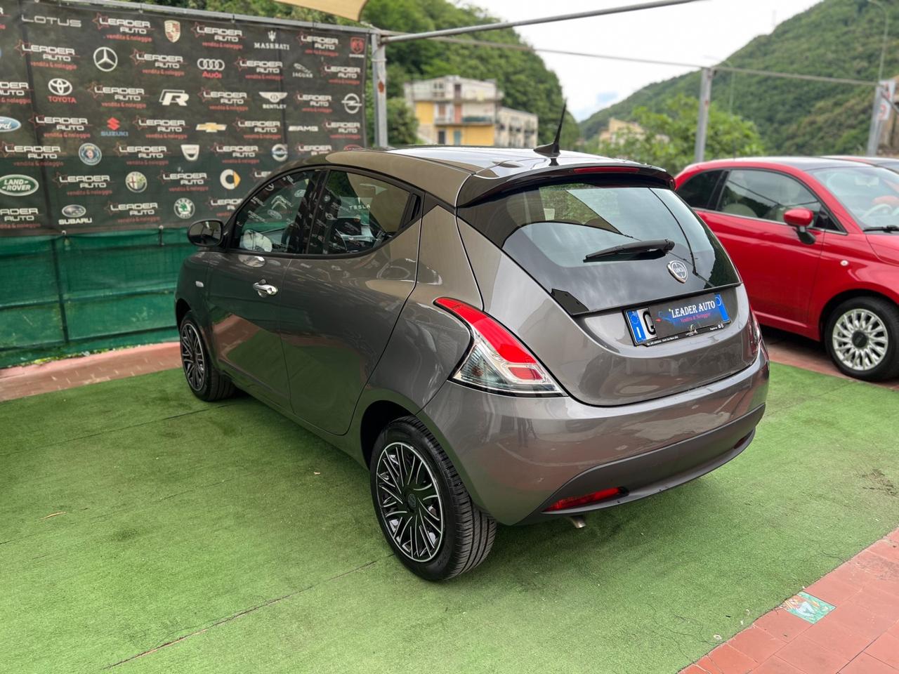 Lancia Ypsilon 1.0 FireFly 5 porte S&S Hybrid 4.000 Km