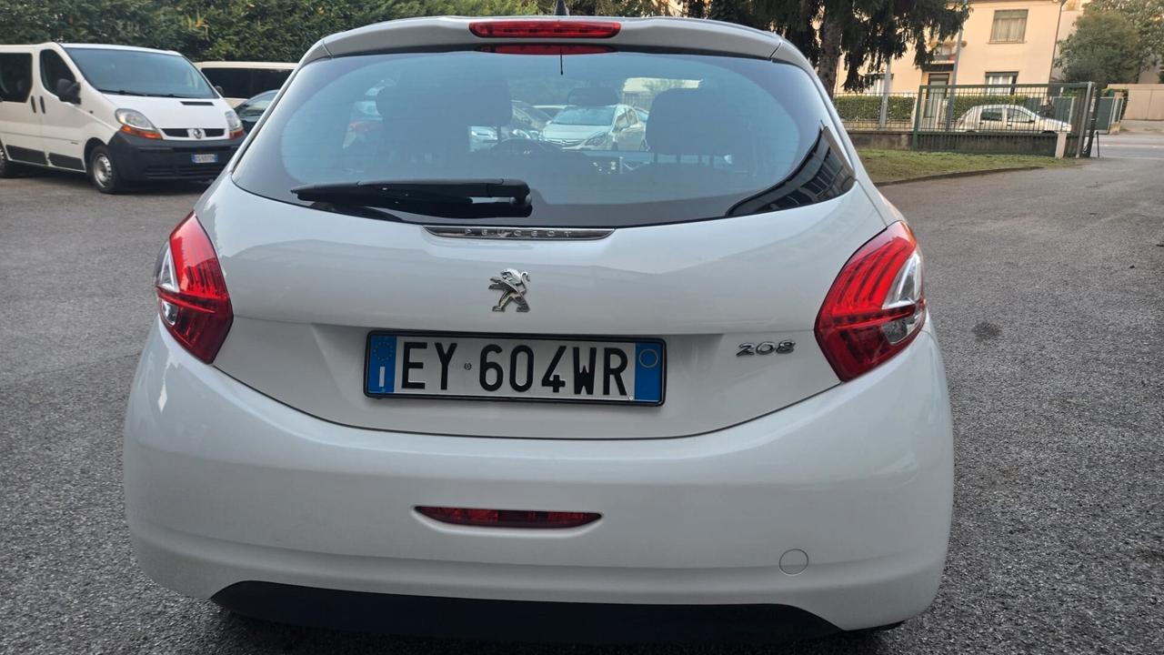 Peugeot 208 PureTech 82 5 porte Allure Neopatentati