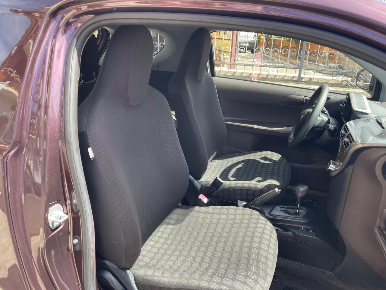 Toyota iQ 1.0 Sol