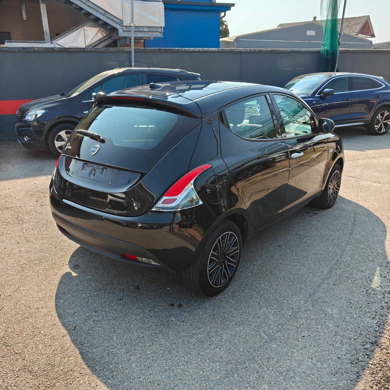 LANCIA Y Ypsilon 1.0 firefly hybrid Silver s&s 70cv