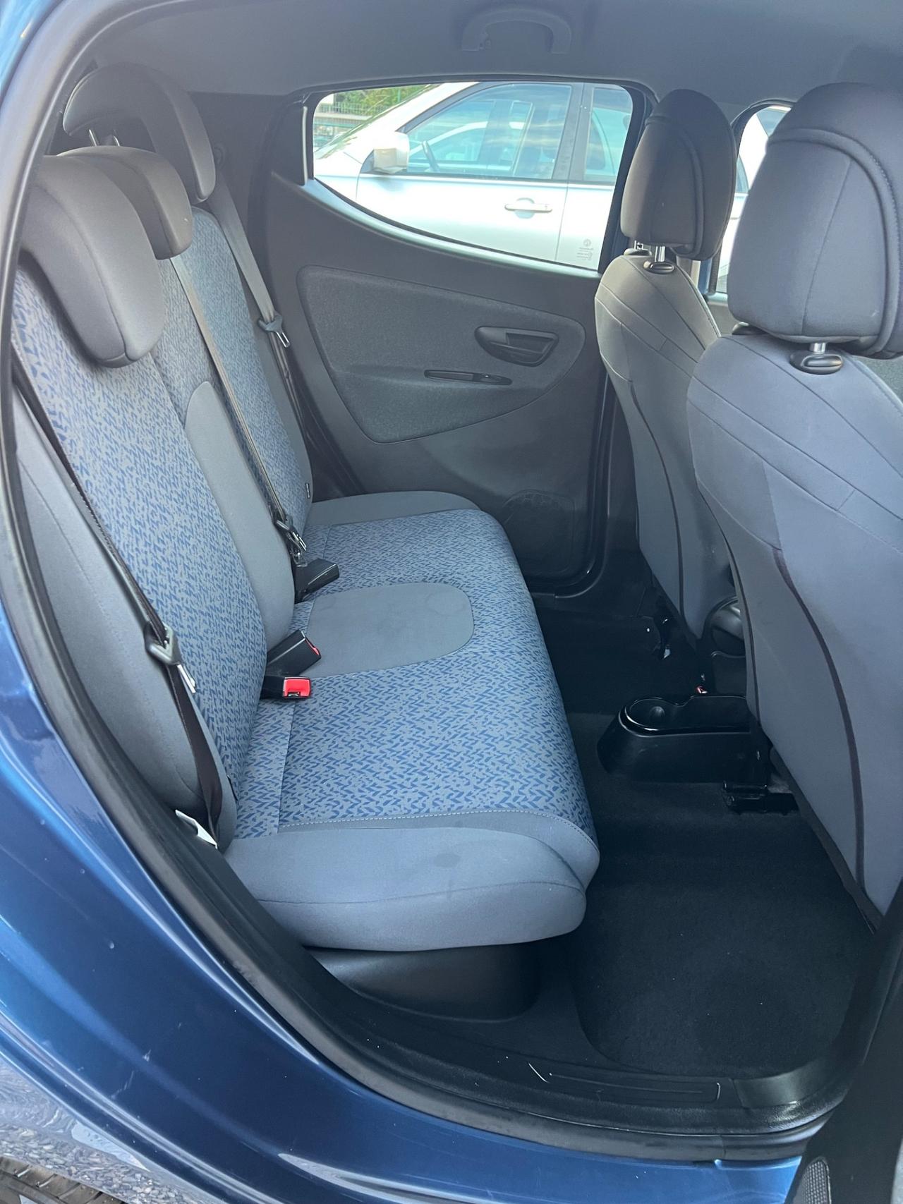 Lancia Ypsilon 1.0 FireFly 5 porte S&S Hybrid Silver