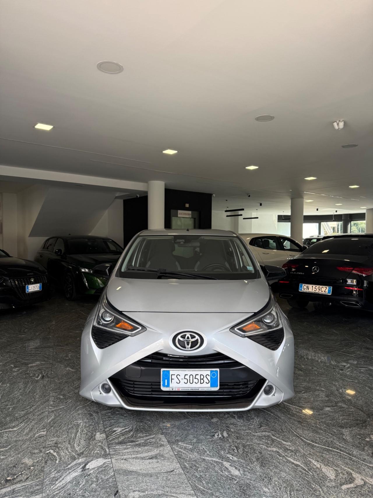 Toyota Aygo 1.0 VVT-i 72 CV 5 porte x-cool MMT